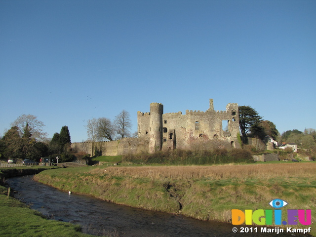 SX17748 Laugharne castle and river Coran